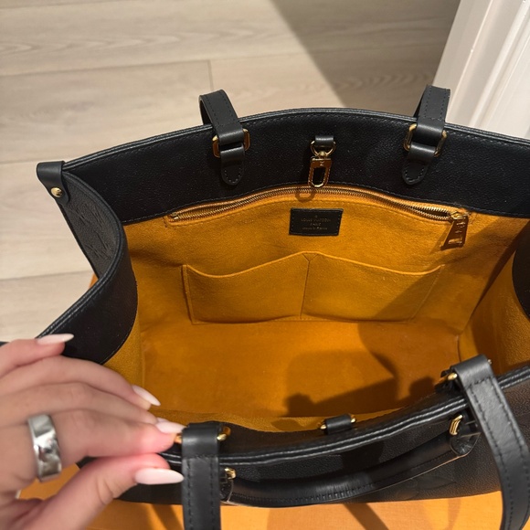 Louis Vuitton Onthego MM Monogram Empreinte Leather - Picture 8 of 16